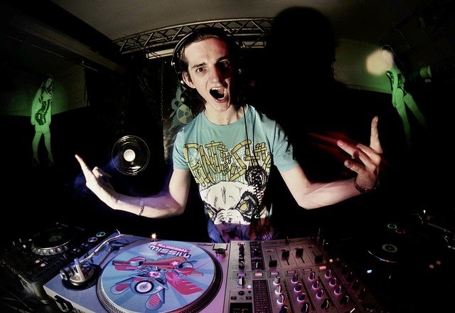 dj-petrecere