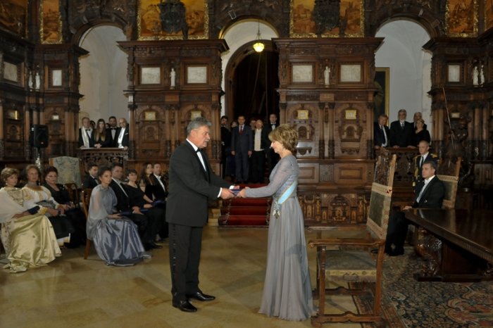 Casa Regală a României a decorat Municipiul Alba Iulia